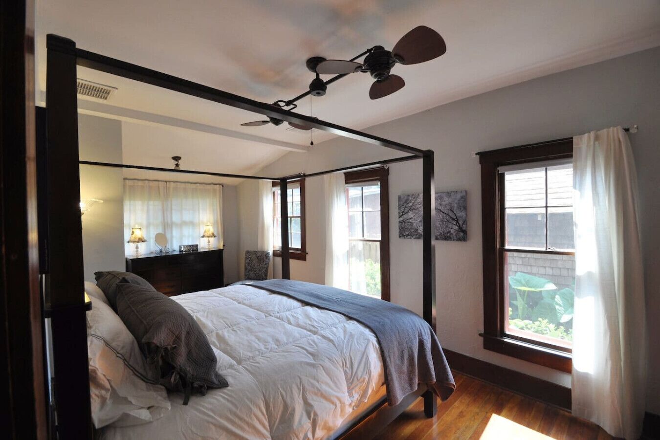 1 dormitorio, tabla de planchar con plancha, wifi y ropa de cama