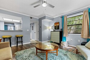 TV - Quiet Peaceful Townhome 2 BR/ 2.5 Bath - Location! (Gainesville)