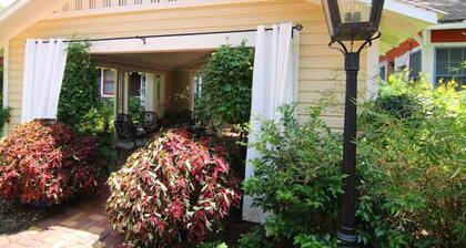 Beautiful Downtown 2 BR Home w/ Yard