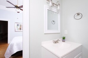 أحواض استحمام، مجففات شعر