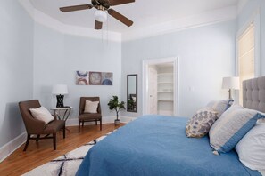 2 عدّة غرف نوم ومكواة/لوح كي وواي فاي وملاءات أسرّة