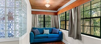 5 Bedroom House Walking Distance to UF/ Swamp