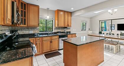 5 Bedroom House Walking Distance to UF/ Swamp