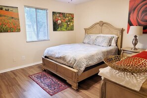 1 chambre, bureau, fer et planche à repasser, Wi-Fi