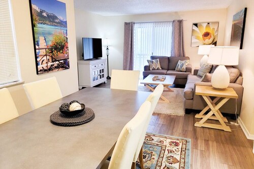 Large 1 BR Condo - Next to Oaks Mall and Hospital