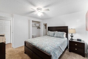 Bureau, fer et planche à repasser, Wi-Fi, draps fournis