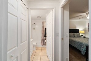 Baignoire, sèche-cheveux