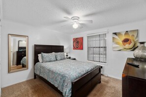 Bureau, fer et planche à repasser, Wi-Fi, draps fournis