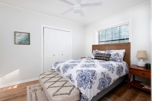 2 bedrooms, desk, iron/ironing board, WiFi