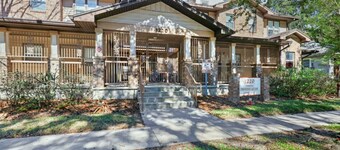 One Block to UF Campus!  1bed 1bath apartment