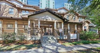 One Block to UF Campus! 1bed 1bath apartment