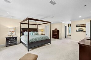 6 bedrooms, desk, iron/ironing board, WiFi