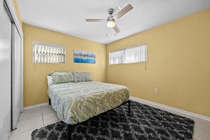 2 habitaciones, tabla de planchar con plancha, wifi y ropa de cama