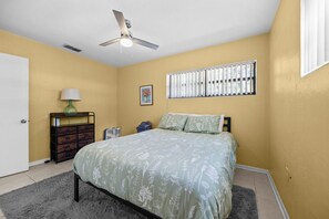 2 habitaciones, tabla de planchar con plancha, wifi y ropa de cama