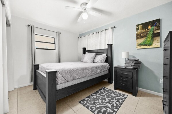 2 habitaciones, escritorio, tabla de planchar con plancha y wifi 