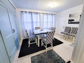 Dining - Downtown Duplex- Spacious and Comfy 2 Bedroom (Gainesville)