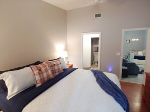 2 室のベッドルーム、デスク、アイロン / アイロン台、WiFi