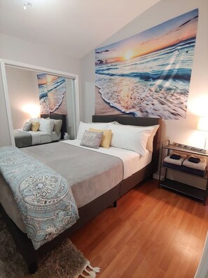 2 bedrooms, desk, iron/ironing board, WiFi