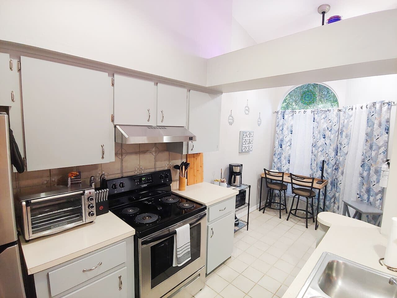 冰箱、微波炉、烤箱、炉灶