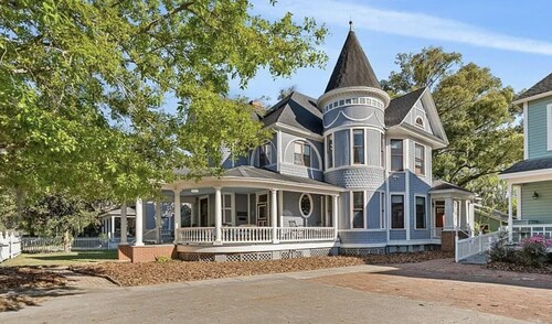Beautiful, Historic 1 BR Apartment- Walk Downtown