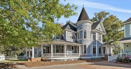 Beautiful, Historic 1 BR Apartment- Walk Downtown