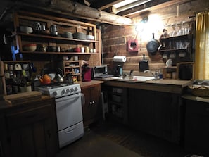 Fridge, oven, stovetop, coffee/tea maker