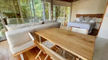 Suite superior | Escritorio, wifi gratis y ropa de cama
