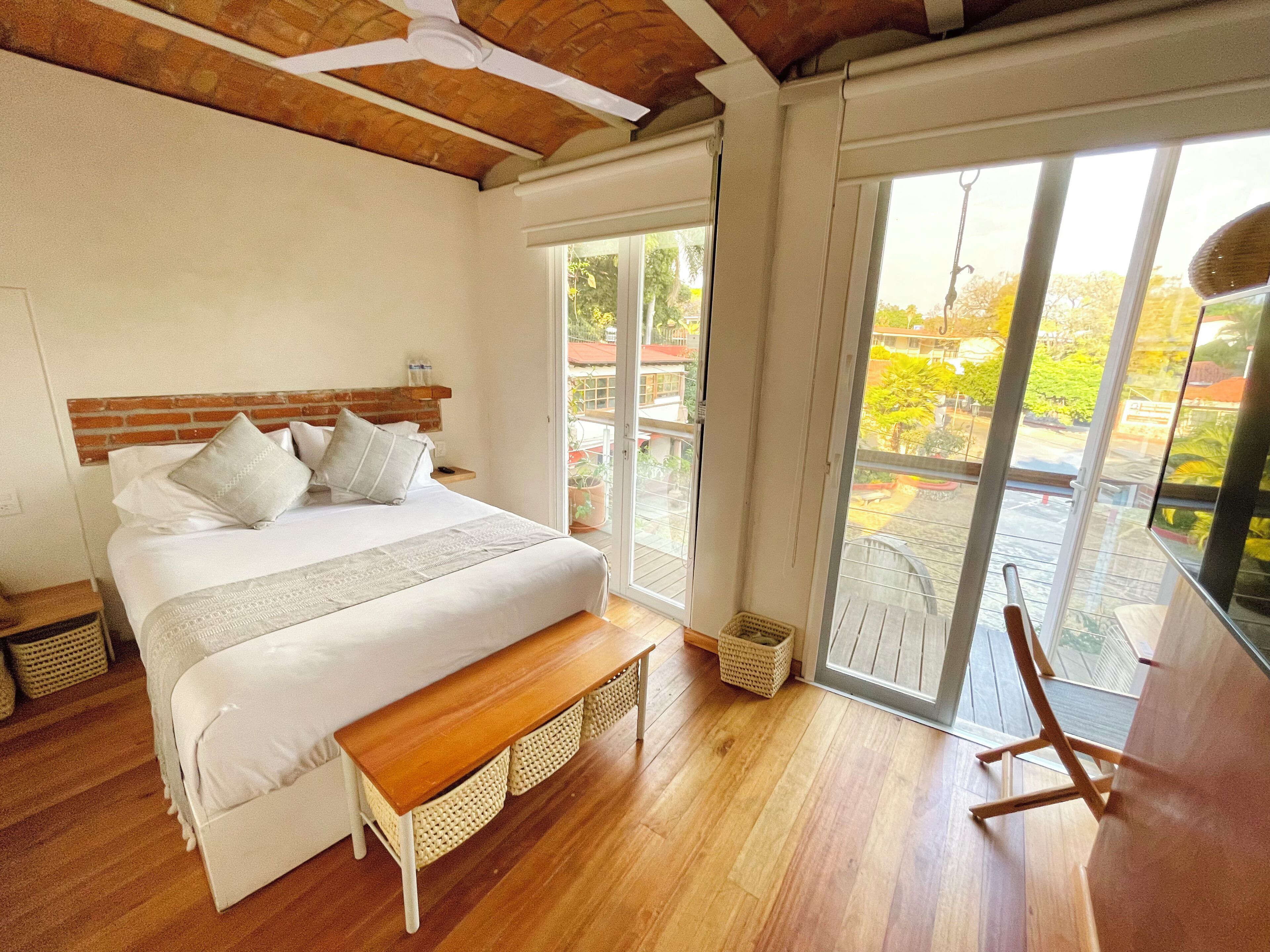 Suite panorámica | Escritorio, wifi gratis y ropa de cama 
