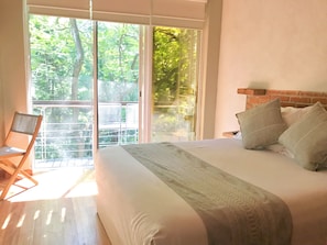 ห้องอีโคโนมีสวีท | โต๊ะทำงาน, Wi-Fi ฟรี, ผ้าปูที่นอน