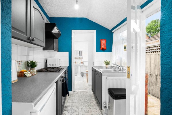 Fridge, microwave, oven, stovetop