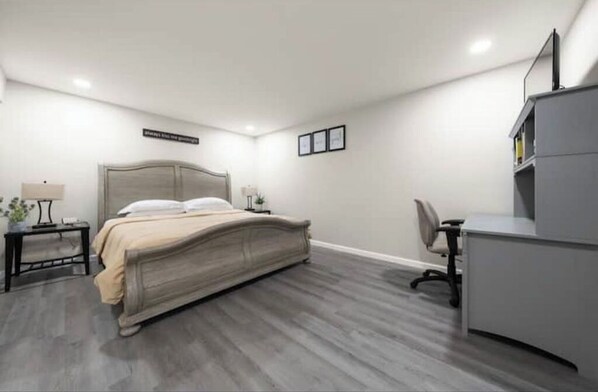 5 Schlafzimmer, Schreibtisch, Bügeleisen/Bügelbrett, kostenloses WLAN