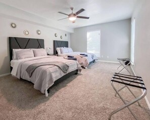 2 bedrooms, iron/ironing board, WiFi, bed sheets