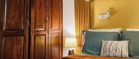 2 bedrooms, desk, soundproofing, iron/ironing board