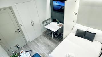 1 chambre, bureau, fer et planche à repasser, Wi-Fi gratuit