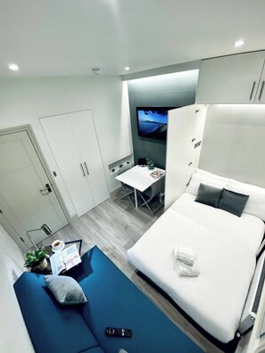 1 soverom, skrivebord, strykejern/-brett og wi-fi (inkludert)