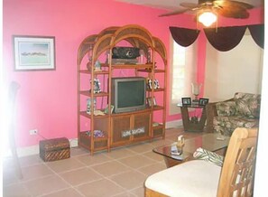 Living area - 5 min walk to Sombrero Beach, plenty of on site parking, balcony with water view (Marathan)