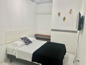 Free WiFi, bed sheets - Residencial Lassonde Guest House (David)