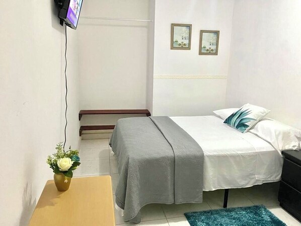 Doppelzimmer, 1 Doppelbett, mit Bad