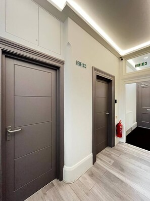 Interior - Apt 06 - Stylish Studio steps from Beach, Cafe's & Bar's (Brighton and Hove)