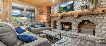 Deer Valley Luxury Condo, Comstock Lodge, 2 Bedroom - Walk to Lifts, Private Hot Tub, Amazing Views