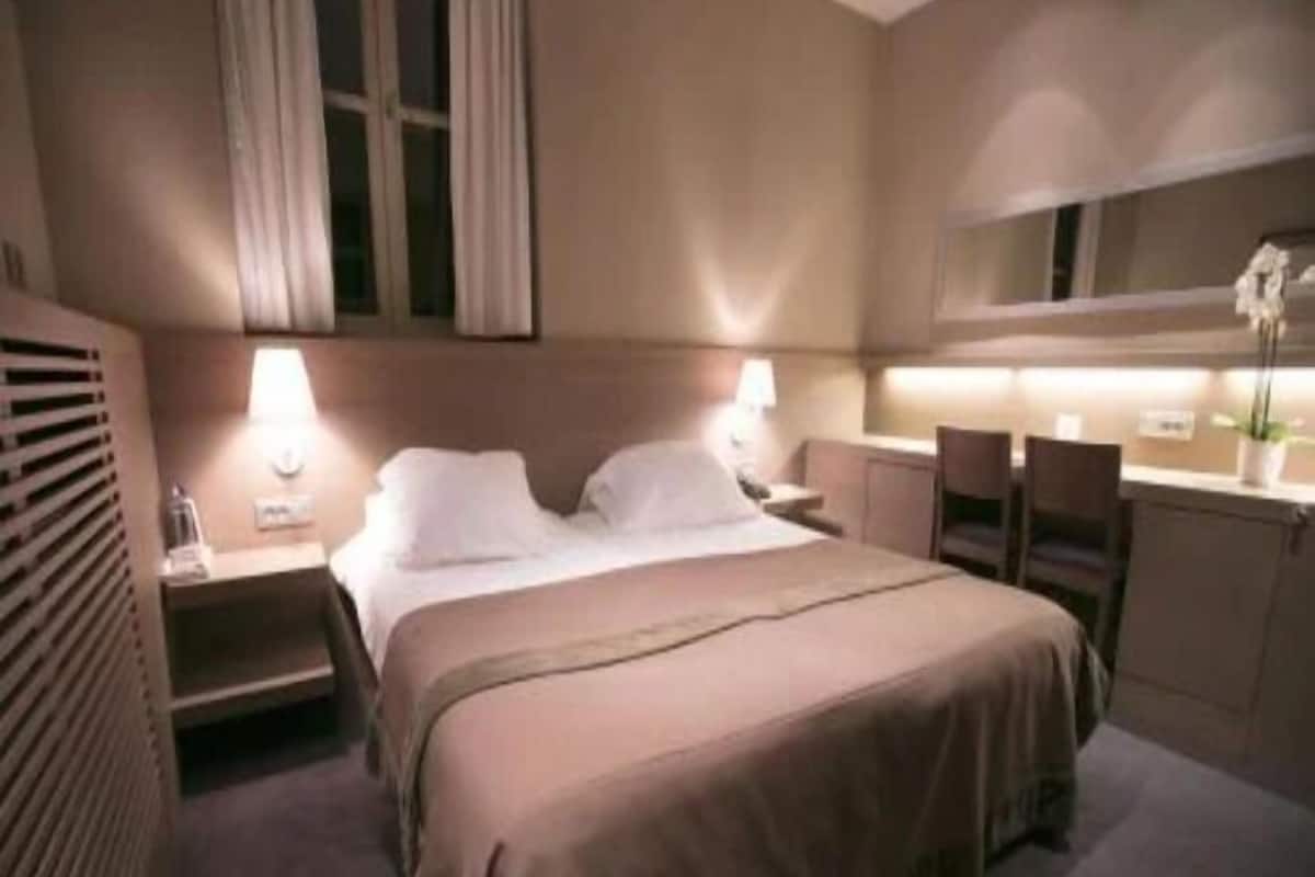 Deluxe Twin kamer, 1 tweepersoonsbed, niet-roken | 1 slaapkamer, een bureau, een strijkplank/strijkijzer, gratis wifi