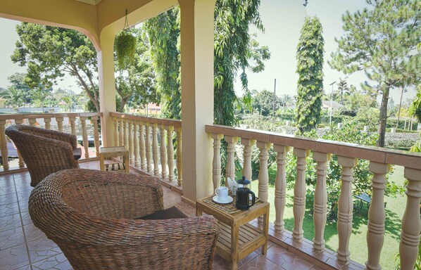 Daunenbettdecken, individuell dekoriert, Schreibtisch