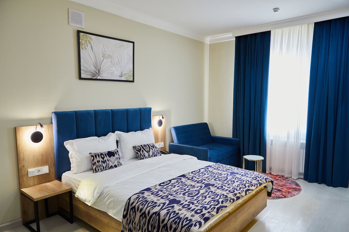 Deluxe-Zimmer | 1 Schlafzimmer, hochwertige Bettwaren, Zimmersafe, Schreibtisch