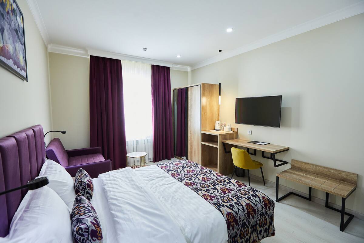 Deluxe-Zimmer | 1 Schlafzimmer, hochwertige Bettwaren, Zimmersafe, Schreibtisch