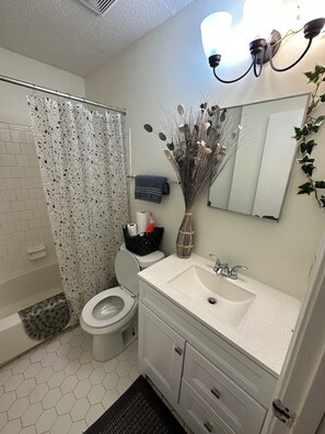 Dusche, Handtücher, Toilettenpapier