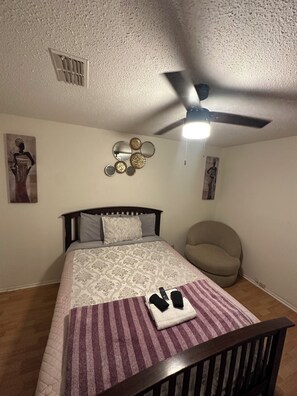 3 Schlafzimmer, BĂŒgeleisen/BĂŒgelbrett, kostenloses WLAN, BettwĂ€sche