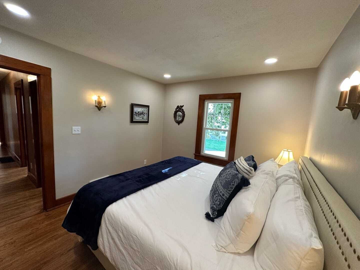 3 室のベッドルーム、アイロン / アイロン台、WiFi (無料)、ベッドシーツ