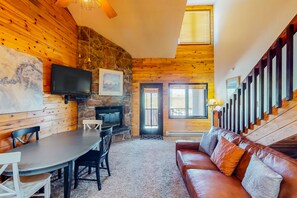 TV - 2-story condo with loft, balcony, indoor & outdoor pools, game room, gym, W/D (Granby)