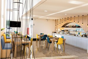 Free daily buffet breakfast - GoldMen Express Cianorte (Cianorte)