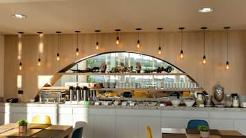 Free daily buffet breakfast